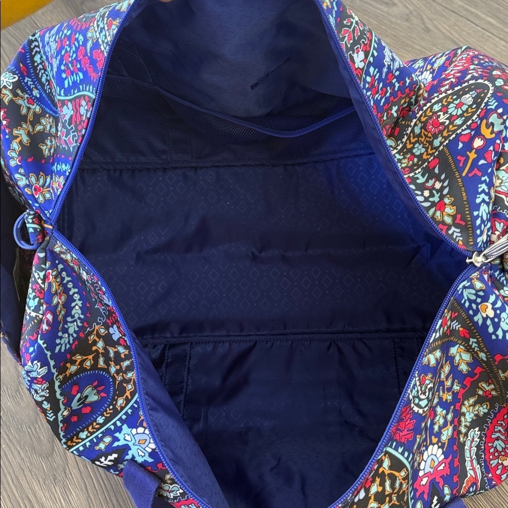 Vera Bradley large travel duffel bag in the Katalina Blues pattern - Picture 6 of 13